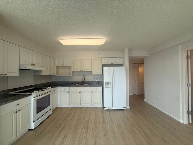 Building Photo - 801 South St