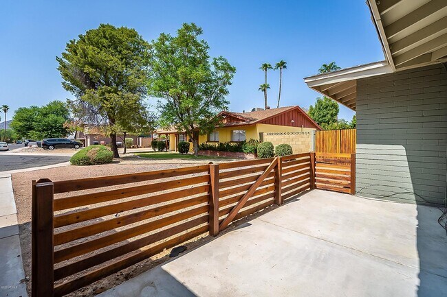 Foto del edificio - 8232 E Valley View Rd
