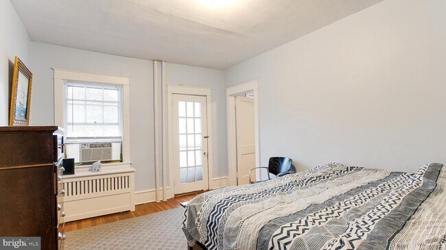 Building Photo - 192 N Lansdowne Ave