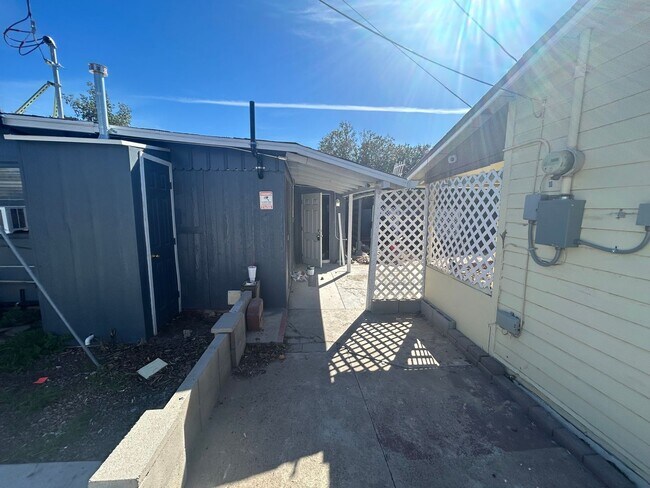 Foto del edificio - Studio unit with 1 bathroom. Home was upda...