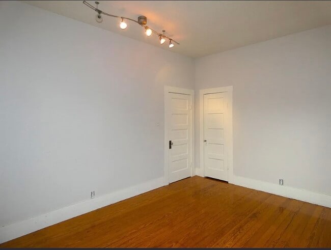 Building Photo - 301 E Sandstone St