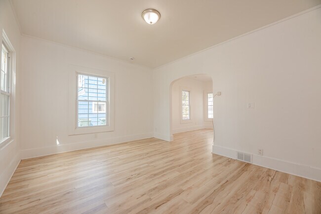 Foto del edificio - 575 Woodbine Ave