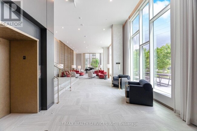 Building Photo - 93 Arthur St S