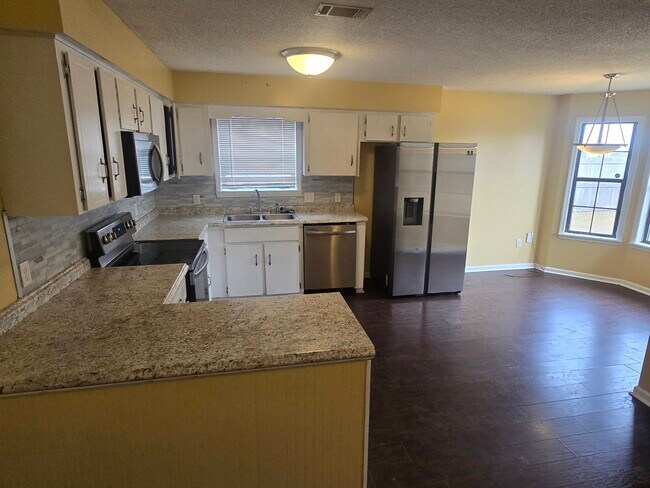 Building Photo - 1304 Tower Dr