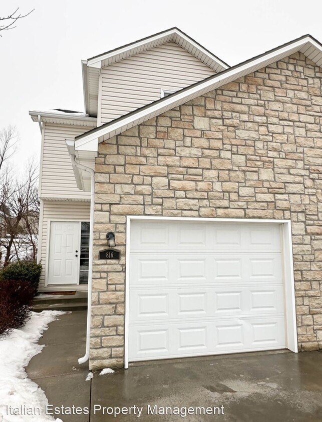 Primary Photo - 3 br, 2.5 bath House - 816 Oakbrook