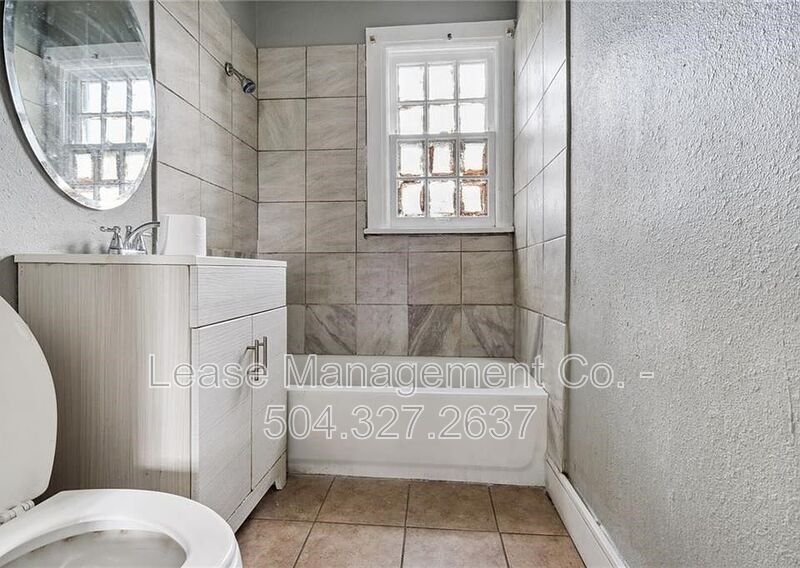 Foto principal - 3027 Allen St