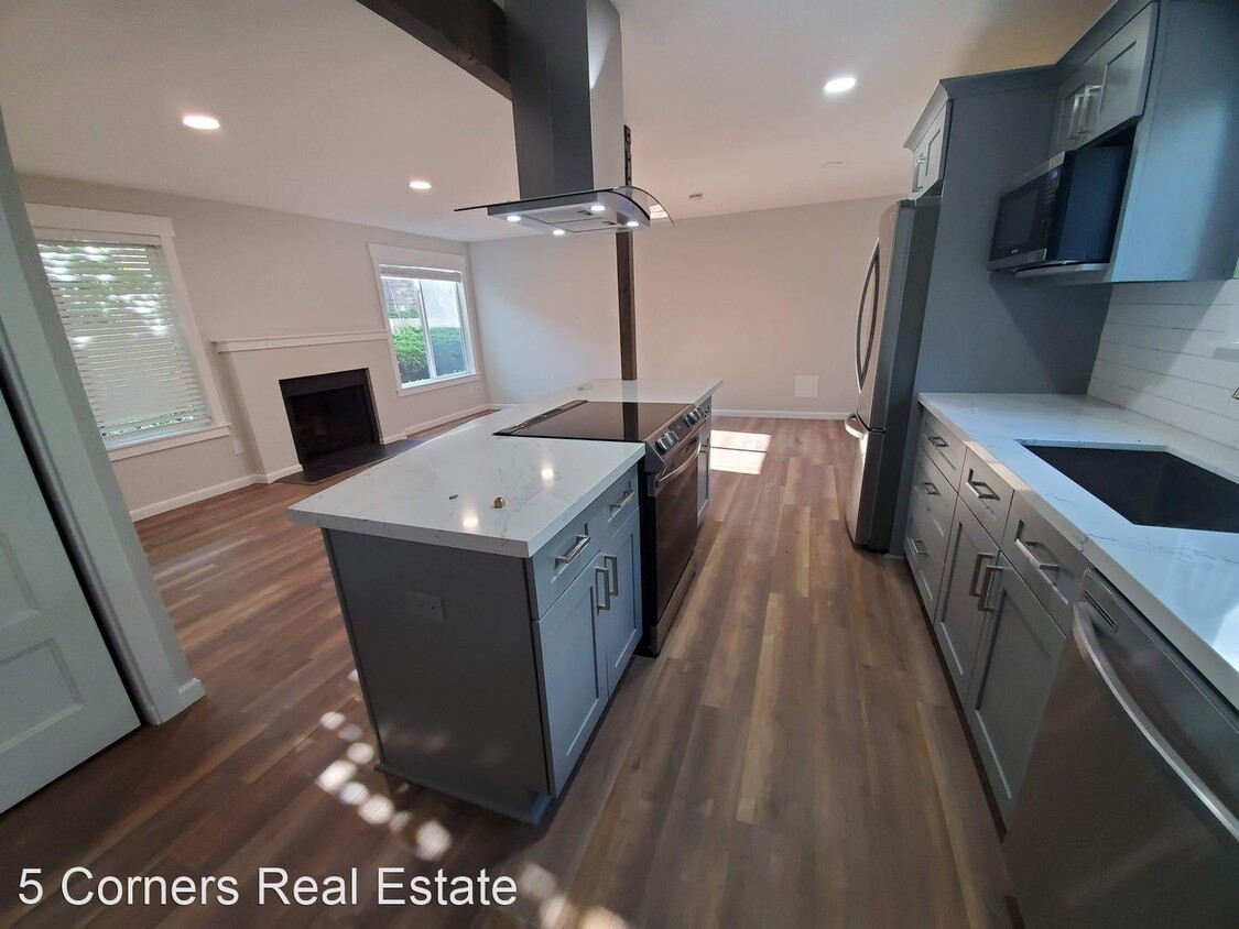 Primary Photo - 2 br, 2.5 bath House - 2323 North 113th Place