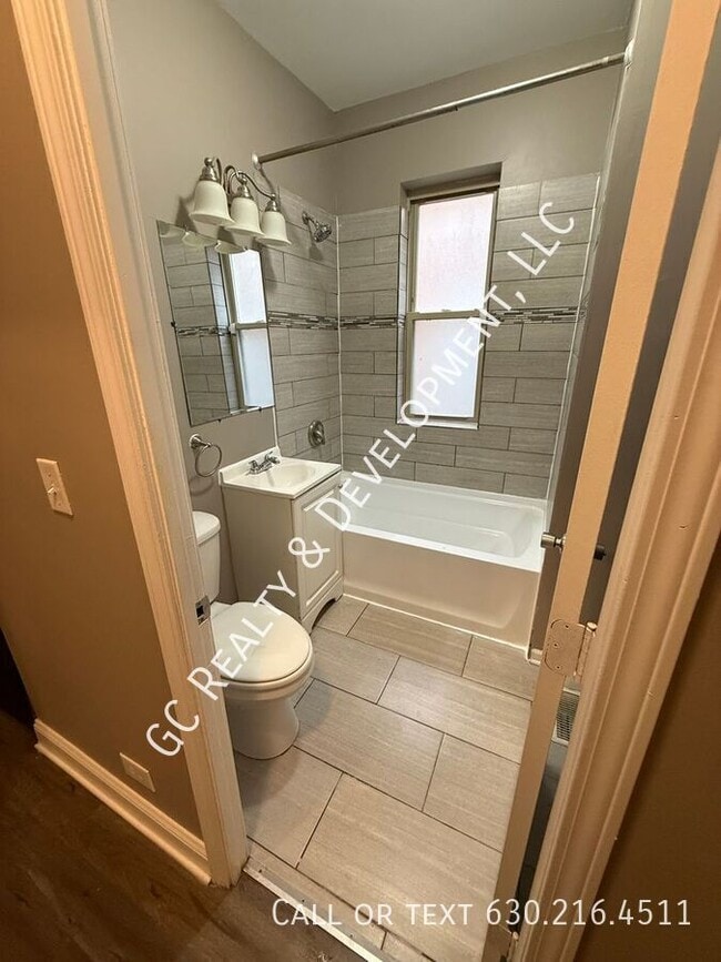 Foto del edificio - 7323 S Yates Blvd