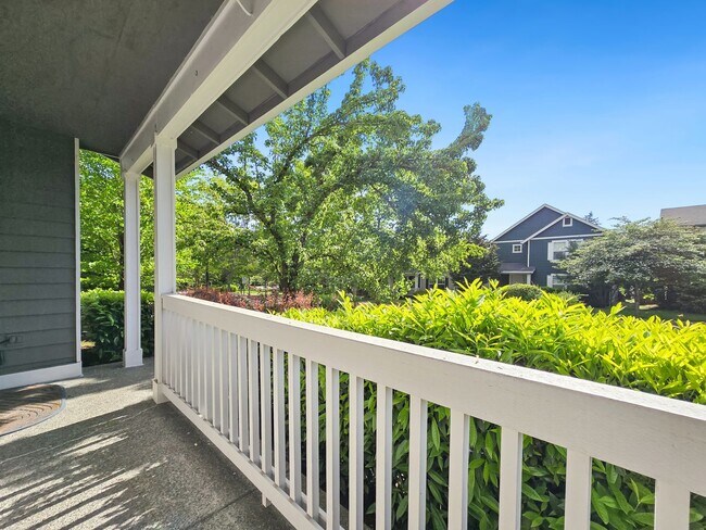 Building Photo - Spacious Remodeled 3BR Home Across from Ro...