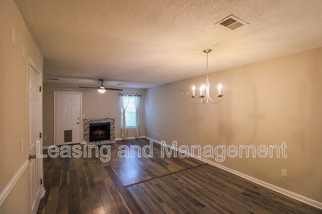 Foto del edificio - 803 Reserve Way
