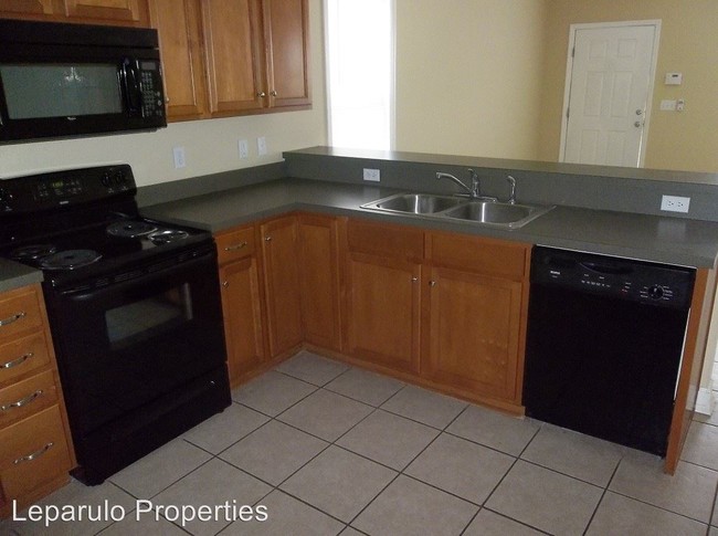 Building Photo - 3 br, 3 bath Room For Rent - 506 Gay Street