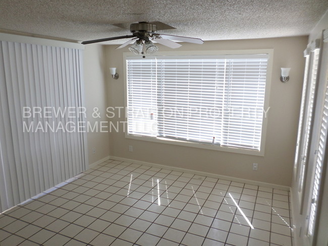 Foto del edificio - 3929 E Willow Ave
