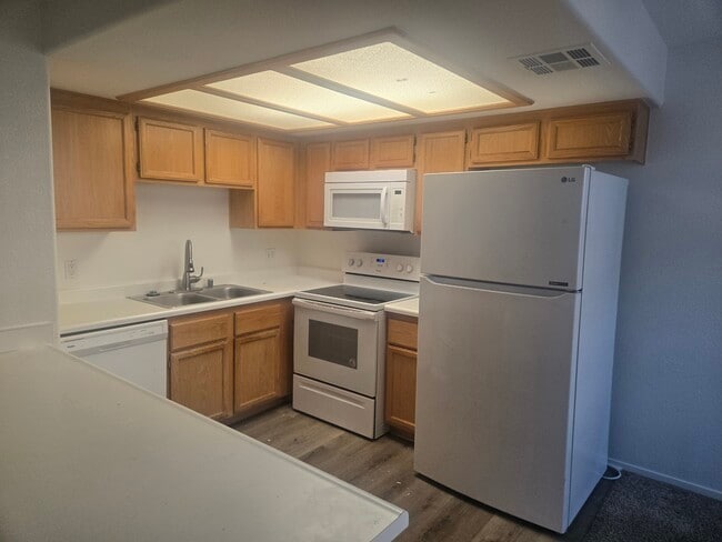 Cocina - 8410 Eldora Ave