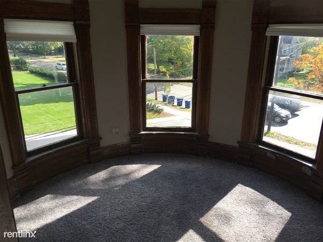 Building Photo - 4 br, 2 bath  - 1335 Hill St 1335 Hill Unit 3
