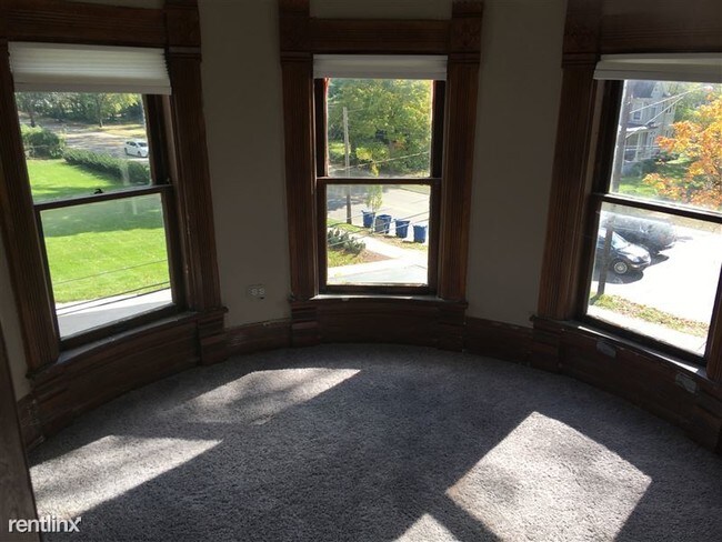 Foto del edificio - 4 br, 2 bath  - 1335 Hill St 1335 Hill Unit 3