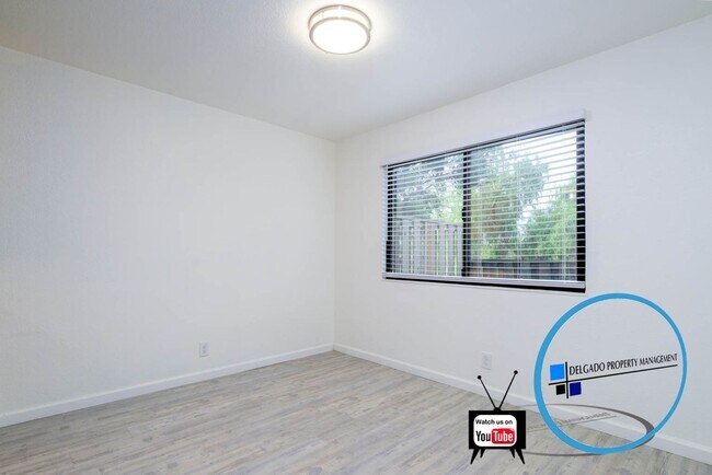 Building Photo - Benicia two bedroom condo