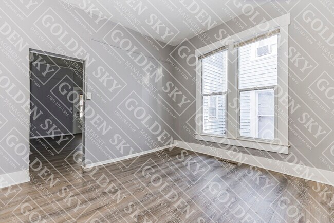 Foto del edificio - 619 W Adams St