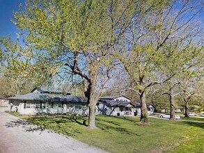 Building Photo - 515 N Oak Grove Ave