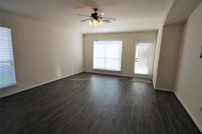 Foto del edificio - 4612 Meridian Park Dr