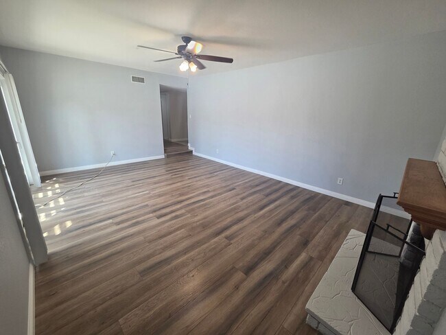 Foto del edificio - 3613 N Calmgrove Ave