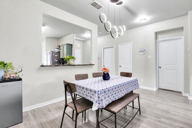 Foto del edificio - 6639 Luckey Pine