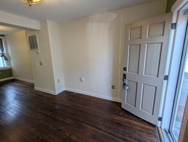 Foto del edificio - Charming two level row house in downtown Frederick available now!