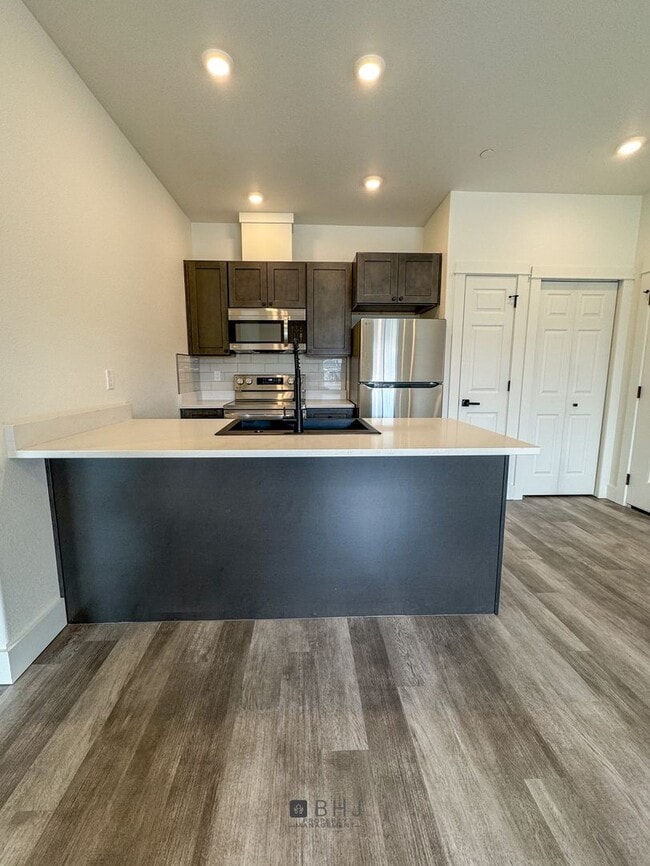Foto del edificio - BRAND NEW Pet Friendly 1 bed/ 1 bath apart...