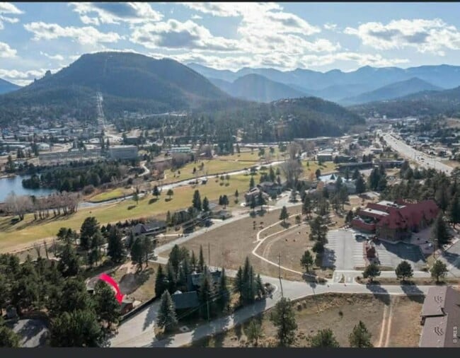 Foto del edificio - 450 Hillside Ln