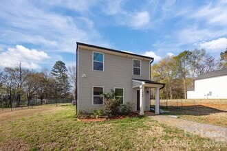Building Photo - 409 Kickapoo Ave