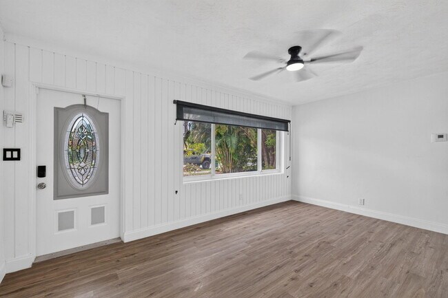 Building Photo - 540 NE 61st St