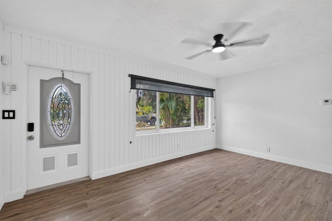 Foto del edificio - 540 NE 61st St