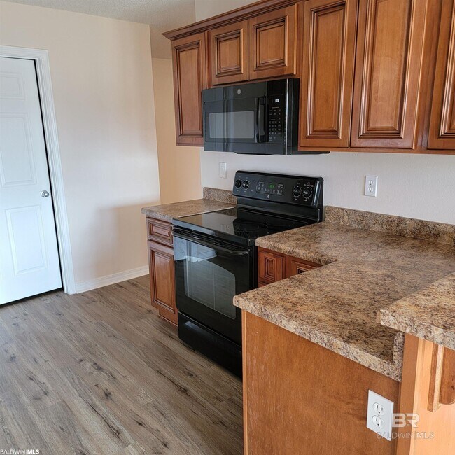 Foto del edificio - 1701 Woodbridge Cir E