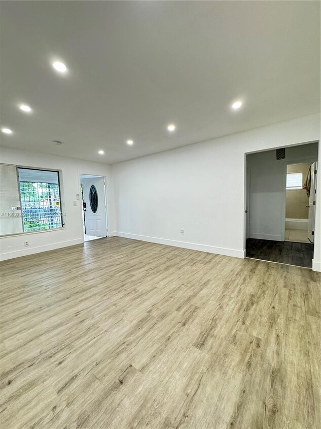 Primary Photo - 1086 NW 110th St