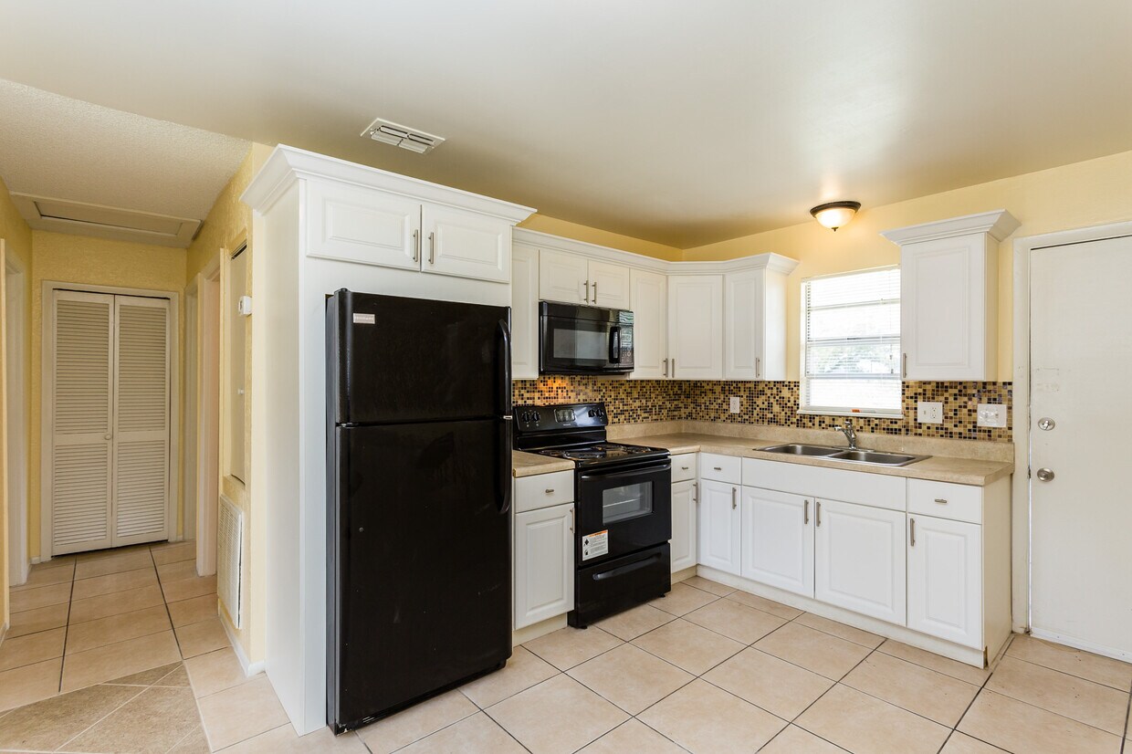 Foto principal - 2233 Bryan St