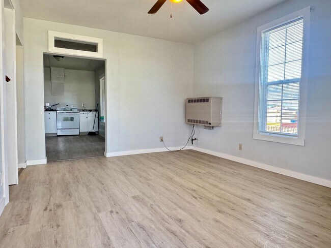 Foto del edificio - 312 E Electric St