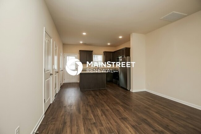 Building Photo - 2 Bedroom Pet-Friendly Home in La Vergne, TN with Main Street Renewal