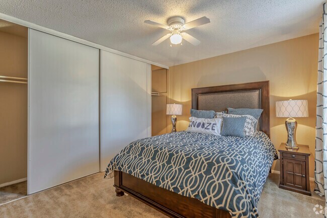 2 habitaciones, 1 baño - 780 pies cuadrados B1 - Dormitorio - Brandon Walk