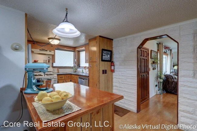 Building Photo - 3 br, 1 bath House - 730 E 72nd Ave