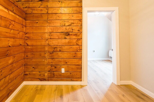 Building Photo - Beautiful 2-Bedroom Apartment – Quiet, Private Setting in Westbrook, Available September 1st