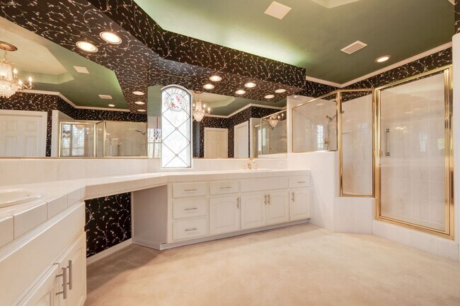 Foto del edificio - Luxury Custom Home in Folsom with Pool, 3-Car Garage & 4,300+ Sq Ft!