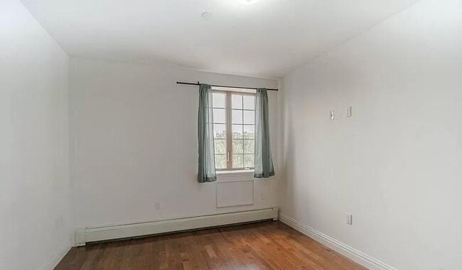 Foto del edificio - 25-25 Newtown Ave