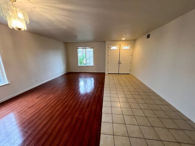 Foto del edificio - Perfect Shape Executive Home in Newark nex...