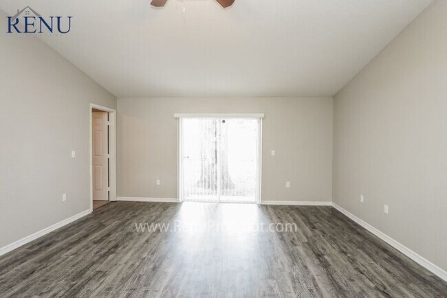 Foto del edificio - Available Now!