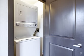 2BR, 2BA - 977SF - Laundry - 1322 W Broad St