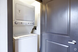 2BR, 2BA - 977SF - Laundry - 1322 W Broad St