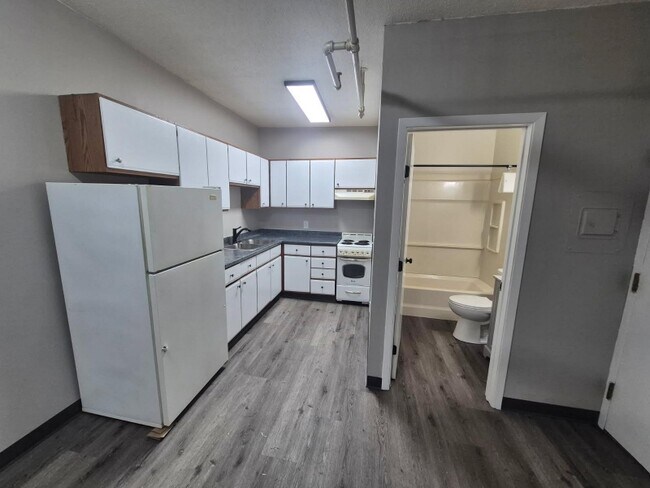 Building Photo - 301 N Riverfront Dr