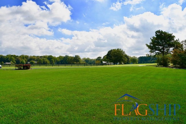 Building Photo - 2915 Landing Cir