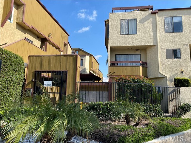 Foto del edificio - 1014 S Marengo Ave