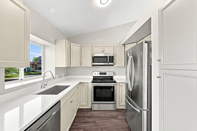 Foto del edificio - $2,145.95, 3-bed, 2.5-bath located in Colorado Springs with a large backyard