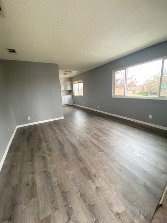 Foto del edificio - Hedges Ave